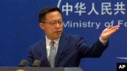 자오리젠 중국 외교부 대변인이 6일 베이징 청사에서 브리핑하고 있다. (자료사진)