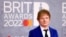 Ed Sheeran berpose saat tiba di Brit Awards di O2 Arena di London, Inggris, 8 Februari 2022. (Foto: Reuters)