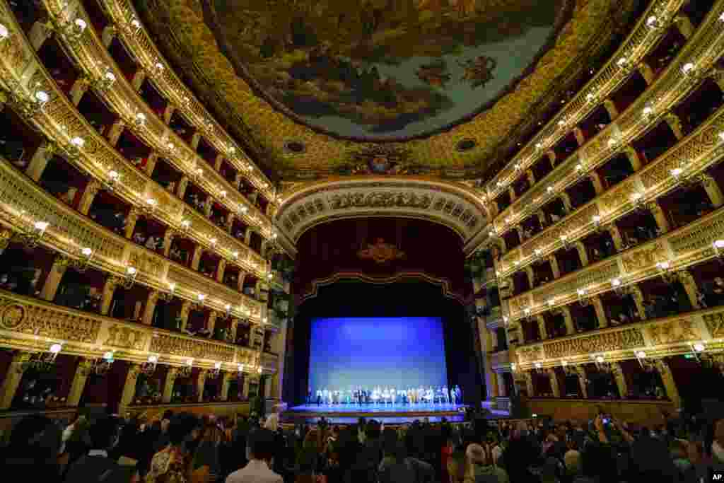 Dancers acknowledge the applause at the end of their performance at the Naples&#39; San Carlo opera house, Italy, April 4, 2022. Ukrainian and Russian dancers took part in a benefit show to raise funds for the Red Cross and champion the cause of peace in Ukraine.