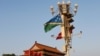 Bendera nasional Kepulauan Solomon dan China berkibar di Lapangan Tiananmen, Beijing, China, 7 Oktober 2019. (REUTERS/Stringer)