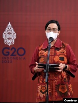 Menkeu Sri Mulyani mengatakan pendapat negara dari kenaikan harga komoditas global akan digunakan oleh pemerintah untuk menjaga daya beli masyarakat, menjaga momentum pemulihan ekonomi akibat pandemi dan tetap menjaga APBN tetap sehat. (Biro Setpres)