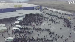 Drone Footage Shows People Queuing for Aid in Mariupol 