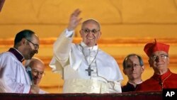 El cardenal argentino hizo historia al ser electo como el primer papa latinoamericano en llegar al Vaticano.