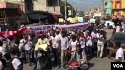 Journalists in Haiti and their supporters take to the streets of Port-au-Prince, Jan. 28, 2021, to protest against police brutality. (Photo: Matiado Vilme / VOA) 