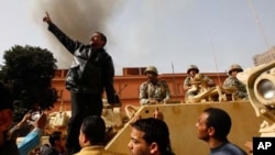 Protesters and Egyptian troops in Cairo