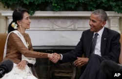 President Barack Obama and Myanmar's leader Aung San Suu Kyi shake hands as they speak to media at the conclusion of a meeting in the Oval Office of the White House in Washington, Sept. 14, 2016.