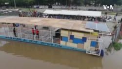 Sur le fleuve Niger à Bamako, une scène flottante pour une troupe de danse