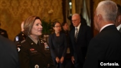 La general Laura Richardson, jefa del Comando Sur de EEUU, es recibida en el Palacio de Gobierno, en Quito, el 13 de septiembre de 2022. [Foto: cortesía del Ministerio de Defensa del Ecuador].