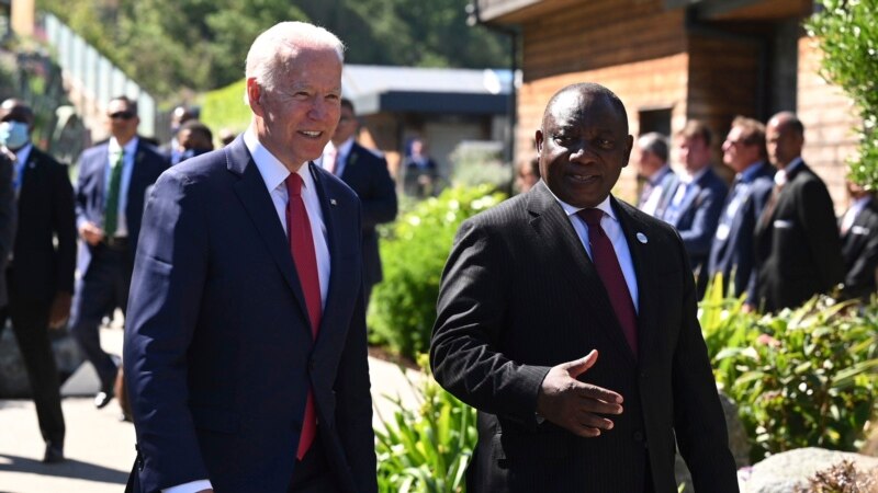 Cyril Ramaphosa accueilli par Joe Biden à la Maison Blanche