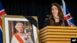 Perdana Menteri New Zealand Jacinda Ardern dalam konferensi pers terkait meninggalnya Ratu Elizabeth II di Wellington, New Zealand, Jumat, 9 September 2022.