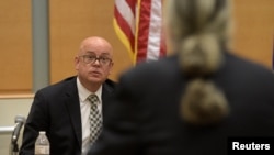 Plaintiff William Aldenberg, FBI Agent, listens to a question from Norman Pattis, attorney for Alex Jones, during the first day of the Alex Jones Sandy Hook defamation damages trial in Superior Court in the city of Waterbury in the U.S. state of Connecticut, Sept. 13, 2022.