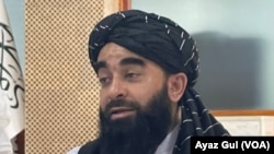 Chief Taliban spokesman Zabihullah Mujahid speaking to reporters in Kabul, Sept 11, 2022.
