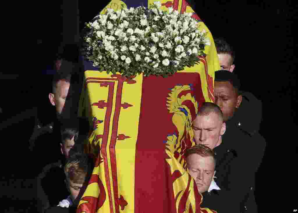 The coffin of Queen Elizabeth II is carried from St. Giles&rsquo; Cathedral in Edinburgh, Sept. 13, 2022.