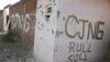 Una fachada acribillada a balazos contiene las siglas del Cártel Jalisco Nueva Generación (CJNG) en El Aguaje, municipio de Aguililla, zona donde opera esta organización criminal, en el estado de Michoacán, México, el 23 de abril de 2021.