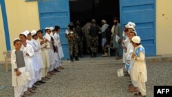 کودکان افغانستانی در صف مدرسه در قندهار - ۷ سپتامبر ۲۰۲۲