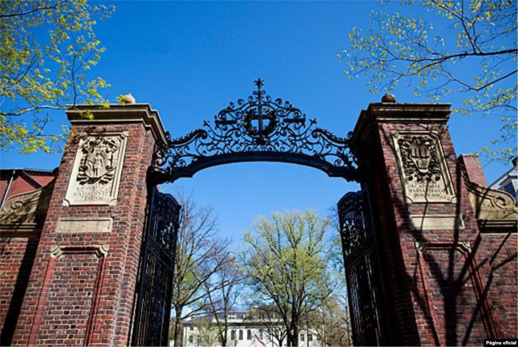 #7 Harvard University - Também fica em Cambridge, Massachusetts e é igualmente uma das mais famosas e conceituadas universidades dos EUA. Harvard é especializada em Direito e Negócios e formou 8 Presidentes dos EUA: John Adams, John Quincy Adams, Theodore Roosevelt, Franklin D. Roosevelt, John F. Kennedy, Rutherford B. Hayes, George W. Bush e Barack Obama