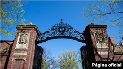 Gerbang kampus Harvard University.
