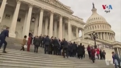 پلوسي تر ۲۰ کالونو وروسته استازو مجلس کې د ډیموکرېت ګوند مشري پريښوده