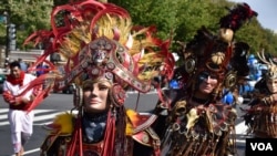 Como país marca de la Fiesta DC, Guatemala mostró un derroche de colorido con trajes típicos y danzas tradicionales de diferentes regiones. (Foto VOA / Tomás Guevara)