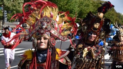 Como país marca de la Fiesta DC, Guatemala mostró un derroche de colorido con trajes típicos y danzas tradicionales de diferentes regiones. (Foto VOA / Tomás Guevara)