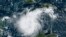 Foto sa a ke satelit NOAA pran montre Tanpet Twopikal Ian nan rejyon santral Karayib la Samdi, 24 Sept. 2022. 