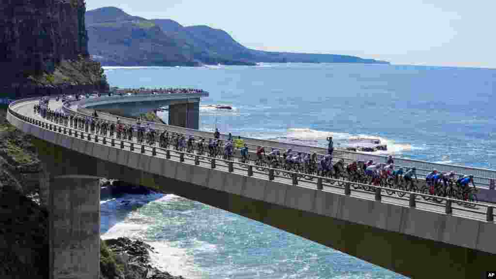 Riders cross the Sea Cliff Bridge during the elite men&#39;s road race at the world road cycling championships in Wollongong, Australia.