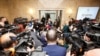 ARHIVA - Premijer Crne Gore u tehničkom mandatu Dritan Abazović pred novinarima u Skupštini Crne Gore, 4. februara 2022. 