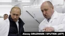 FILE: Russian President Vladimir Putin (left) and Yvgeny Prigozhin (right) in a September 20, 2010 photo. Prigohin said on September 26, 2022 he had founded the Wagner Group mercenary force and confirmed its deployment to African countries.