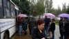 Люди вишикувались у чергу в Луганську для голосування на так званому "референдумі", 23 вересня 2022 року