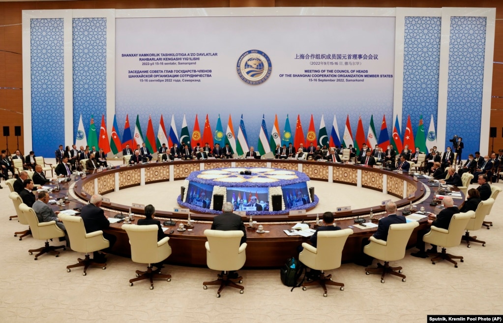 上海合作组织成员国领导人在乌兹别克斯坦撒马尔罕出席峰会。（2022年9月16日）(photo:VOA)