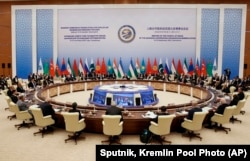 上海合作組織成員國領導人在烏茲別克斯坦撒馬爾罕出席峰會的會場。（2022年9月16日）
