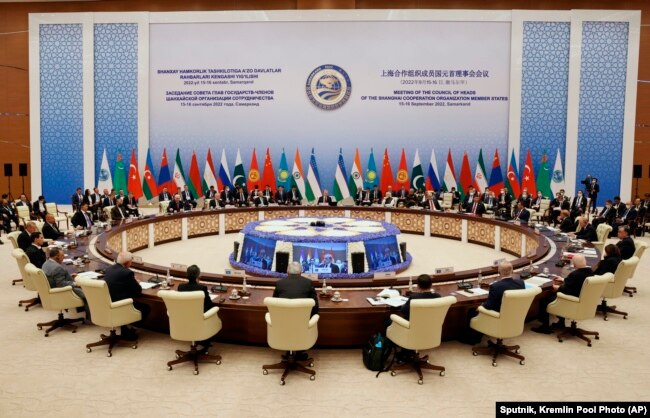 上海合作组织成员国领导人在乌兹别克斯坦撒马尔罕出席峰会。（2022年9月16日）