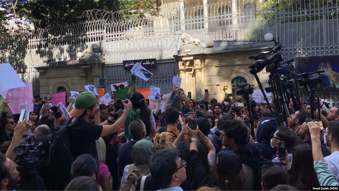 Mahsa Amini Istanbul İran consulate protests- Turkey