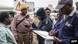 Ces dernières semaines, la police a multiplié les contrôles de sans-papiers dans la région de Johannesburg.