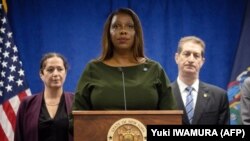 Procuradora-geral de Nova Iorque, Letitia James , durante conferência de imprensa apresentando caso de fraude financeira contra ex-presidente Doandl Trump e filhos adultos