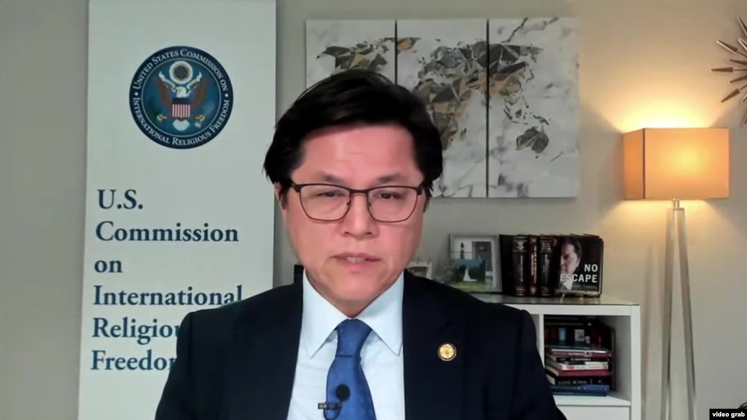 美国国际宗教自由委员会主席努里·特克尔参加美国国会及行政当局中国委员会 9月13日举行的听证会。（来源：视频截图）