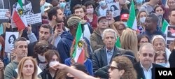 فرامرز اصلانی، خواننده سرشناس، در تجمع ایرانیان در شهر واشنگتن - شنبه ۲ مهرفذ
