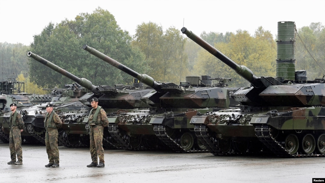 Танки Leopard 2 на учебной базе бундесвера близ Мюнстера (архивное фото) 
