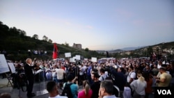 Protesta e Partisë së Lirisë së drejtuar nga ish presidenti Meta, pranë inceneratorit të Tiranës