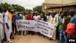 Protesters of the Touba Proteine Marine fish meal factory gather outside the courthouse in Thies, Senegal, to demand its closure, Sept. 22, 2022. (Annika Hammerschlag/VOA)