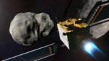 NASA-ina letjelica za dvostruko preusmjeravanje asteroida (DART) prije udara u asteroid Didymos prikazana je u ovoj nedatiranoj ilustraciji. (NASA/Johns Hopkins/Handout via Reuters) 