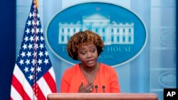 La secretaria de prensa de la Casa Blanca, Karine Jean-Pierre, habla en rueda de prensa, en Washington, el 15 de septiembre de 2022.