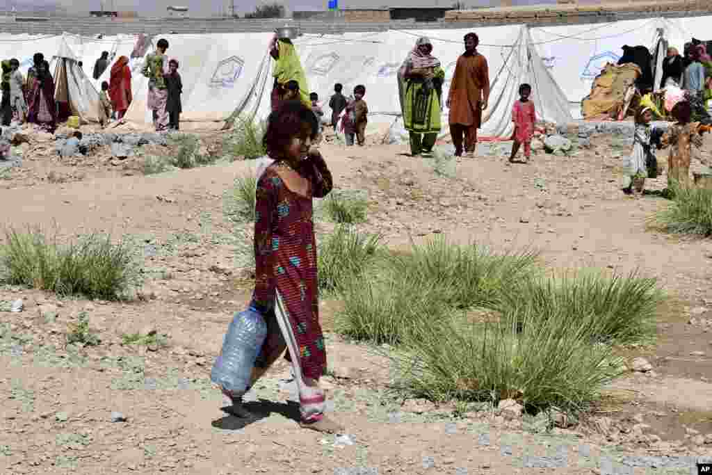 بلوچستان کے سیلاب متاثرین خیموں میں زندگی گزار رہے ہیں۔