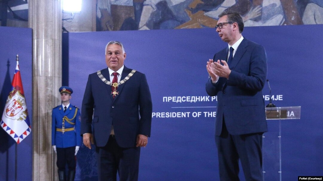 Predsednik Srbije Aleksandar Vučić odlikovao je mađarskog premijera Viktora Orbana