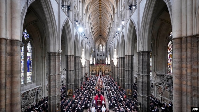 Urusengero rwa Westminster Abbey, rwari rwakubise rwuzuye