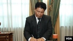 အငြိမ်းစားဗိုလ်ချုပ်အုန်းသွင်နဲ့ သားမက် နေအိမ်မှာ ပစ်သတ်ခံရ