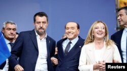 Mateo Salvini, Silvio Berluskoni i Đorđa Meloni na predizbornom mitingu u Rimu, septembar 2022.