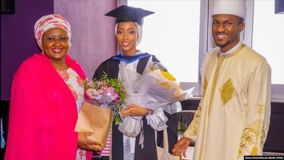 An Ta Yi Wa Aisha Buhari Suka Bayan Ta Wallafa Hotunan Zahara Buhari Na Kamalla Digiri A Intanet Alhalin ASUU Na Yajin Aiki