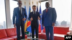 Perézida Paul Kagame w'u Rwanda (ibumoso), Perézida Emmanuel Macron w'Ubufaransa France (hagati) na Perézida Félix Tshisekedi bari i New York taliki 21/9/2022.