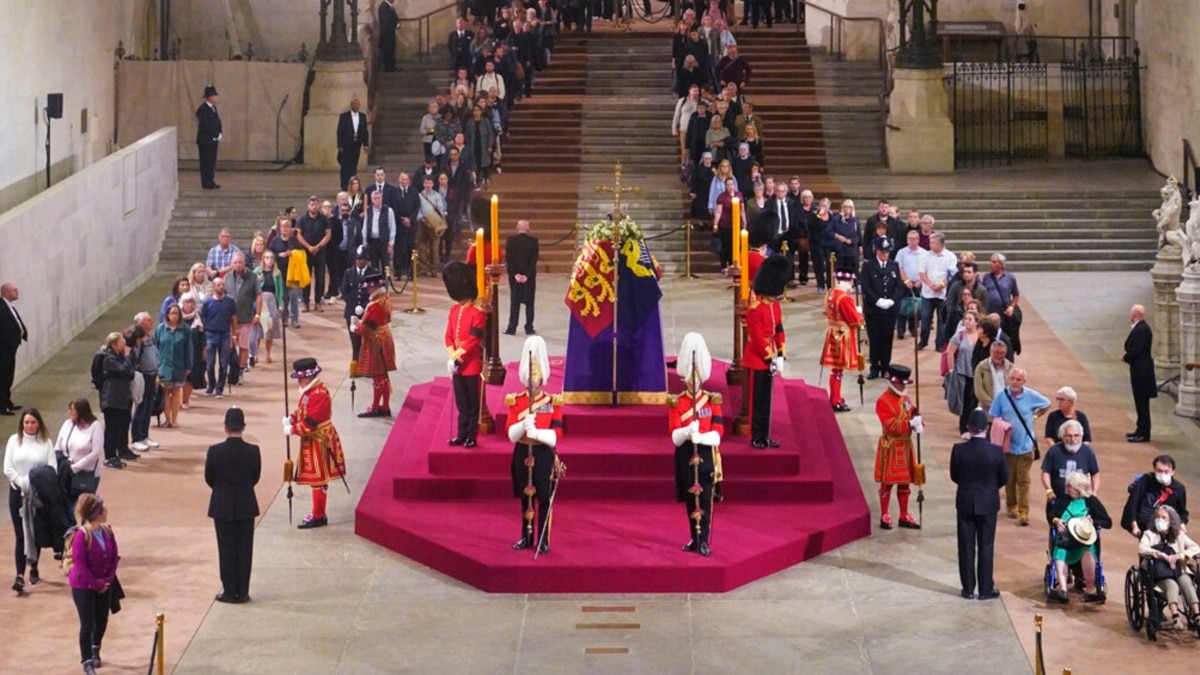 Где похоронят королеву. Похороны Елизаветы II 2022. Служба в Вестминстерском Дворце.. Прощание с Елизаветой 2. Похороны королевы Елизаветы.